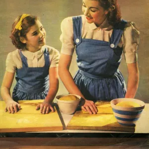 Everywoman 1943 1940s UK mothers and daughters housewives housewife homemakers baking