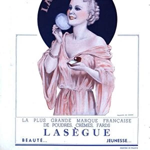 LasegueLa Vie Parisienne 1930s France womens glamour beauty face powder make-up makeup