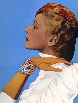 Images Dated 2009 February: Womens Fashion 1930s 1939 1930s UK portraits womens